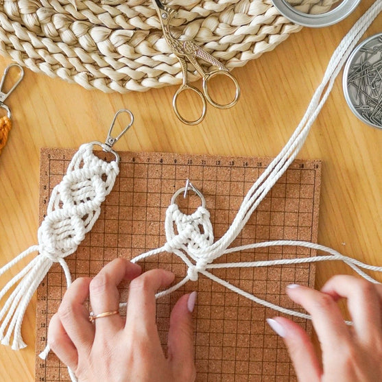 

Makramee-Schlüsselanhänger-Set - Hobbii
4