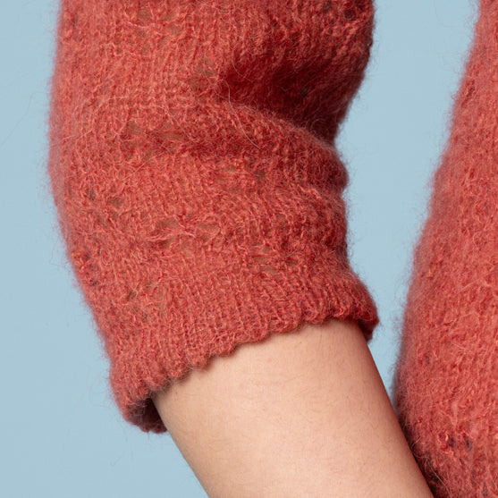 

Martha - Pullover mit Lochmuster
5