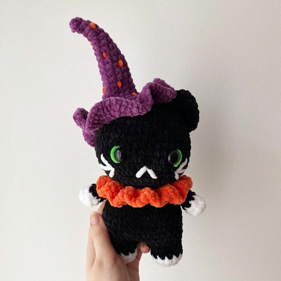 

Willow - Halloween-Katze
1