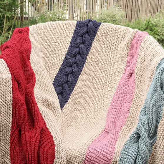 

Quartet Cable Blanket - Decke mit Zopfmuster
2