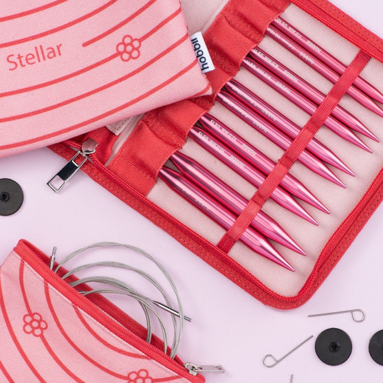 

Stellar austauschbares Rundstricknadel-Set Deluxe – Coral - Hobbii
2